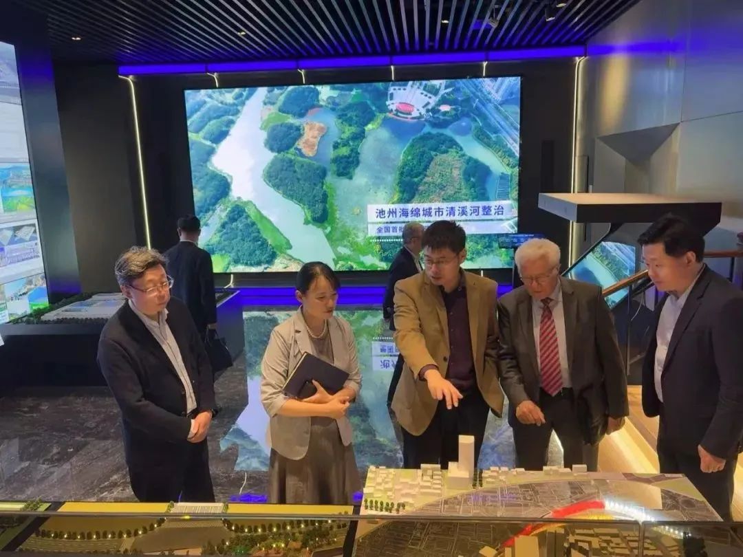 多曼教授攜汩鴻環(huán)保，與上?？萍嘉瘜＜已杏懞＞d城市建設(shè)和排水系統(tǒng)優(yōu)化建設(shè)新路徑(圖3)
